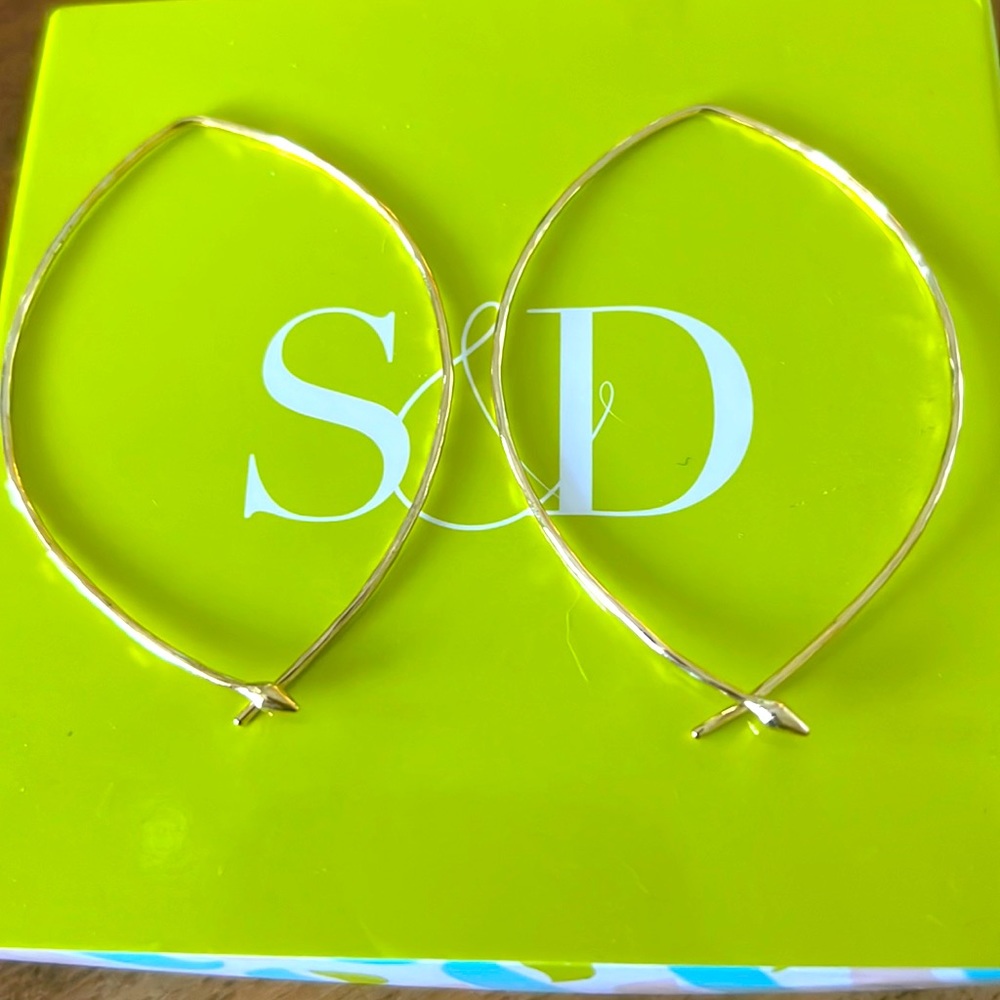 Stella Dot gold hammered hoops lightweight